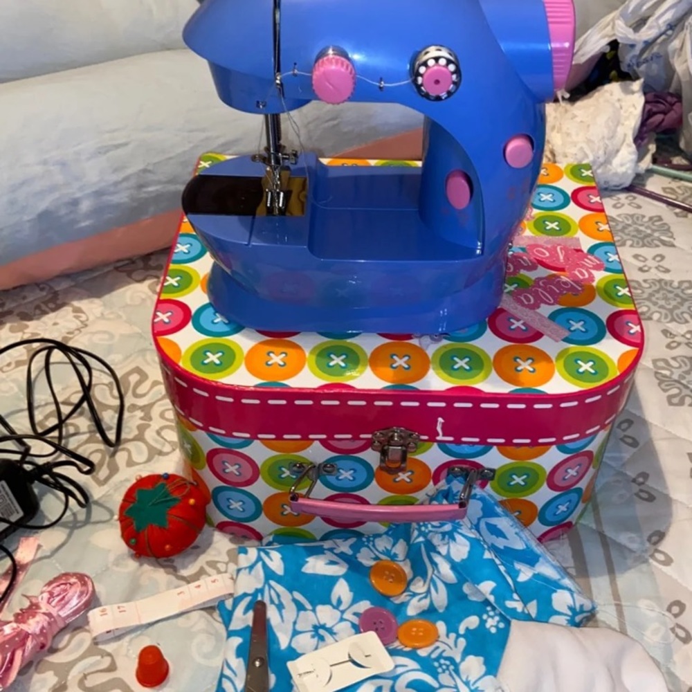 Child Sewing Machine - Picture 8 of 8